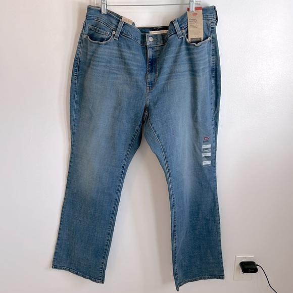 Levi’s Classic Bootcut Mid Rise Jeans - Picture 4 of 10